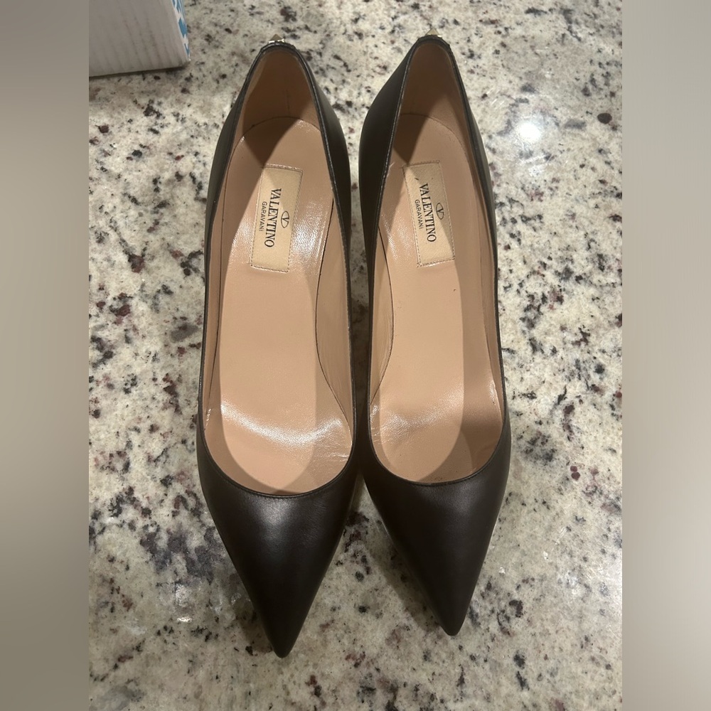 Comfortable Valentino Pumps!